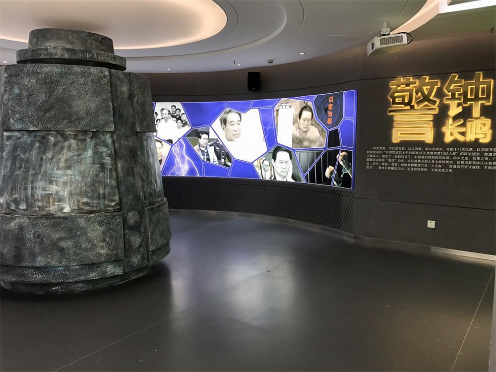 如何通過紅色展館設(shè)計(jì)突出黨的先進(jìn)性對國家和人民的貢獻(xiàn)？